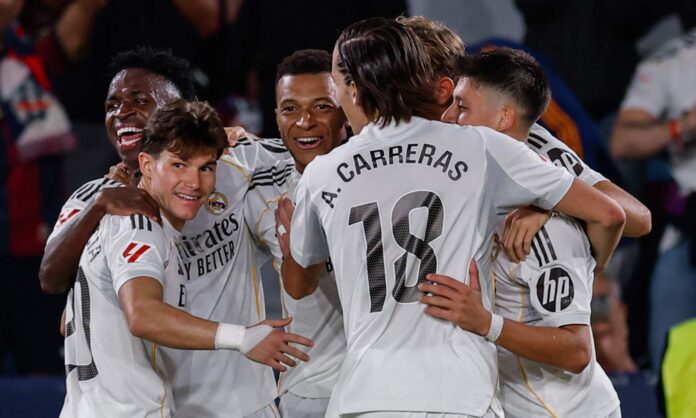 Jugadores del Real Madrid celebrando un gol. 