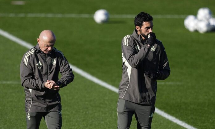 Antonio Pintus y Álvaro Arbeloa, durante un entrenamiento en Valdebebas durante esta temporada.