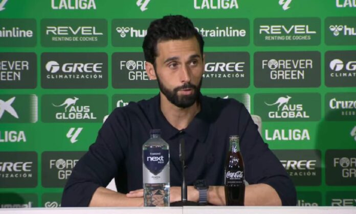 Álvaro Arbeloa carga contra el arbitraje tras el Betis - Real Madrid