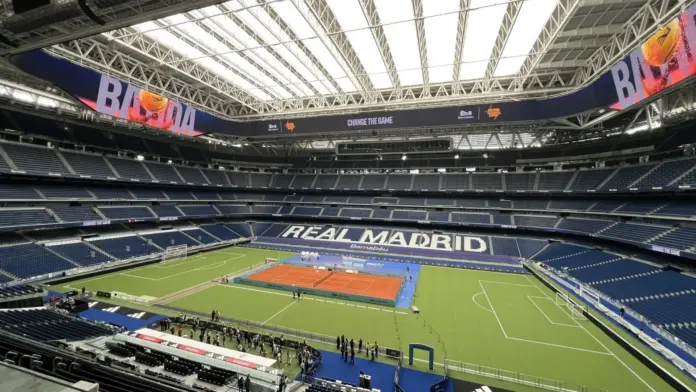  Así se transforma el Bernabéu del fútbol al tenis durante el Mutua Madrid Open

