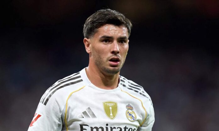 Brahim Díaz disputando un partido con el Real Madrid.