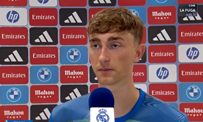 Dean Huijsen en zona mixta después de jugar contra el Alavés. 