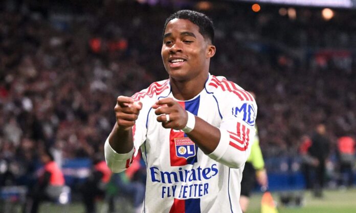 Endrick Felipe, celebrando un gol con el Olympique de Lyon.