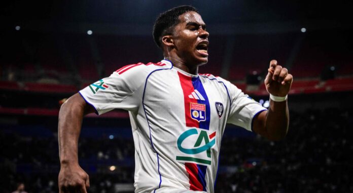 Endrick impresionado con un jugador del Real Madrid