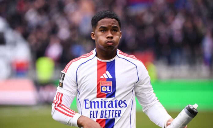 Endrick jugando un partido con el Olympique de Lyon. 