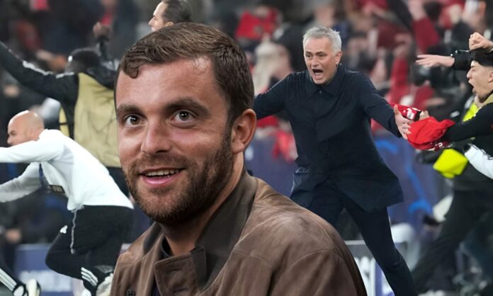 Fabrizio Romano y una foto de José Mourinho en un partido contra el Real Madrid.