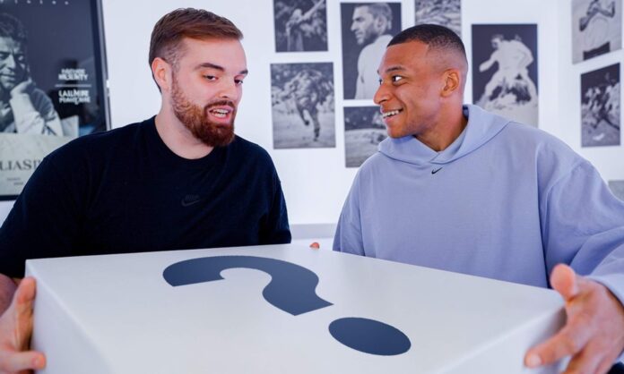 Ibai Llanos, con Kylian Mbappé, en la entrevista que le realizó al futbolista en 2025.