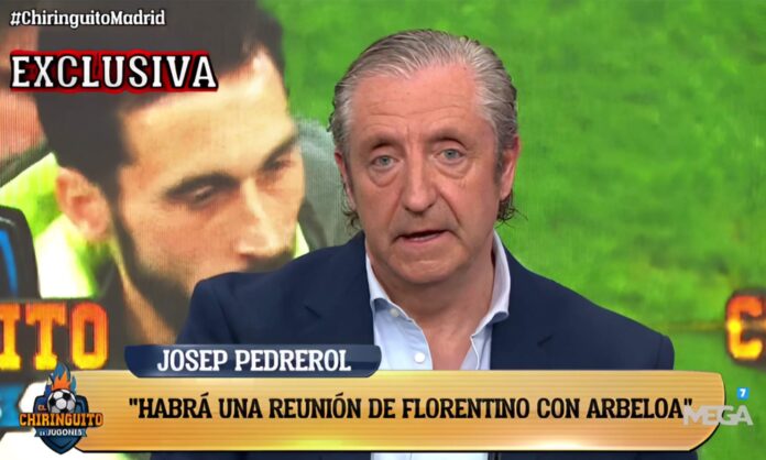 Josep Pedrerol dando una noticia en El Chiringuito.