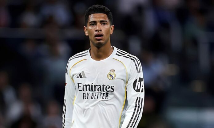 Jude Bellingham jugando un partido con el Real Madrid.