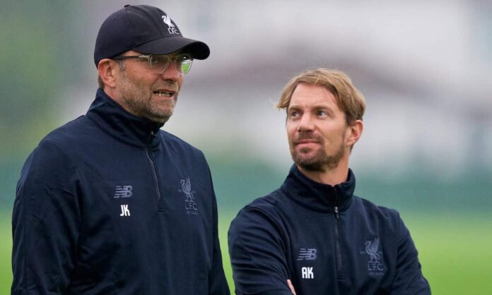 Jürgen Klopp, con Andreas Kornmayer, en un entrenamiento con el Liverpool.