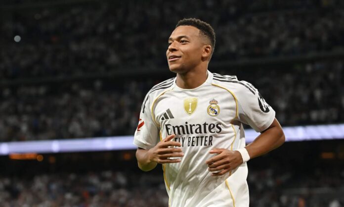 Kylian Mbappé disputando un partido con el Real Madrid.
