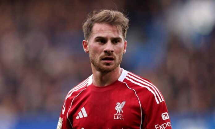 Mac Allister disputando un partido con el Liverpool.