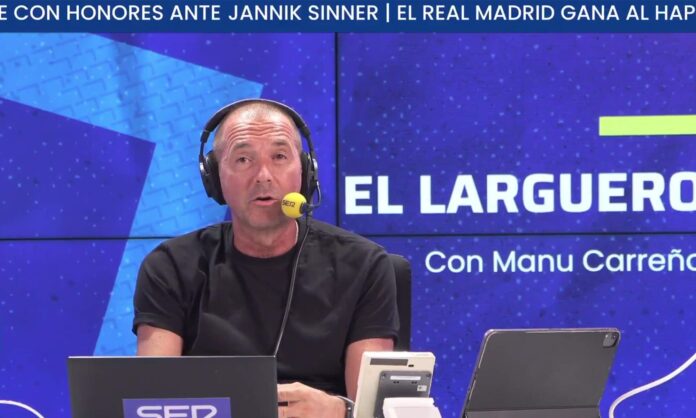 Manu Carreño hablando en la radio de El Larguero.