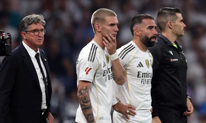 Franco Mastantuono y Dani Carvajal antes de saltar al campo.