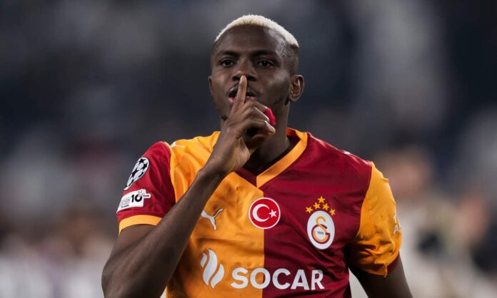 Victor Osimhen, festejando un gol con el Galatasaray durante un partido de esta campaña.