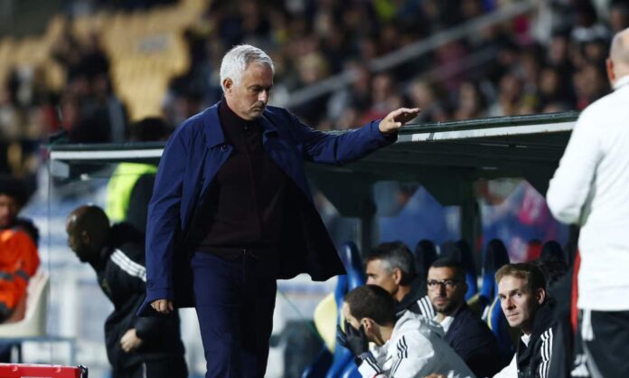 José Mourinho, en el último partido liguero del Benfica contra el Estoril, el pasado sábado.