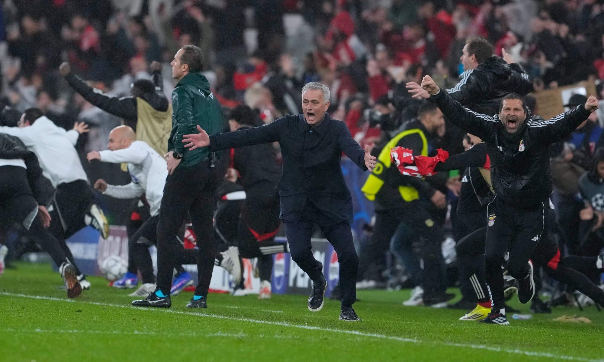 ¿Apruebas el regreso de Mourinho aunque pida vender a alguna estrella del Real Madrid? ¿Apruebas el regreso de Mourinho aunque pida vender a alguna estrella del Real Madrid?