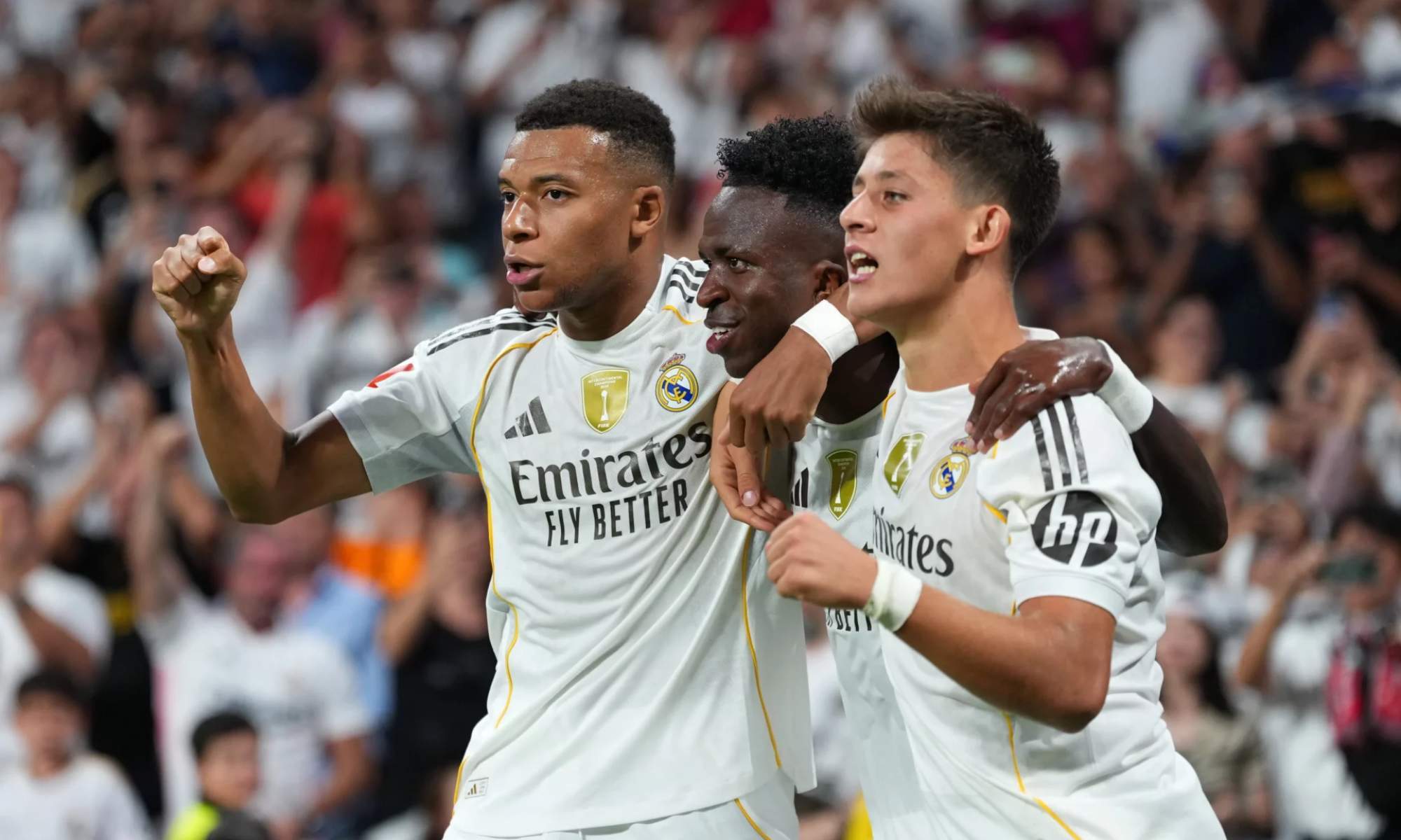 Kylian Mbappé, Vinicius Junior y Arda Güler festejan un tanto con el Real Madrid.
