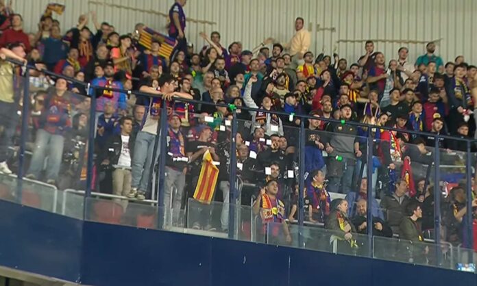 Algunos de los aficionados del Barça que se desplazaron a Pamplona para el partido contra Osasuna insultaron al Real Madrid.