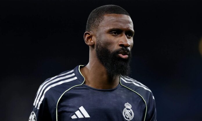 Antonio Rüdiger disputando un partido con el Real Madrid. 