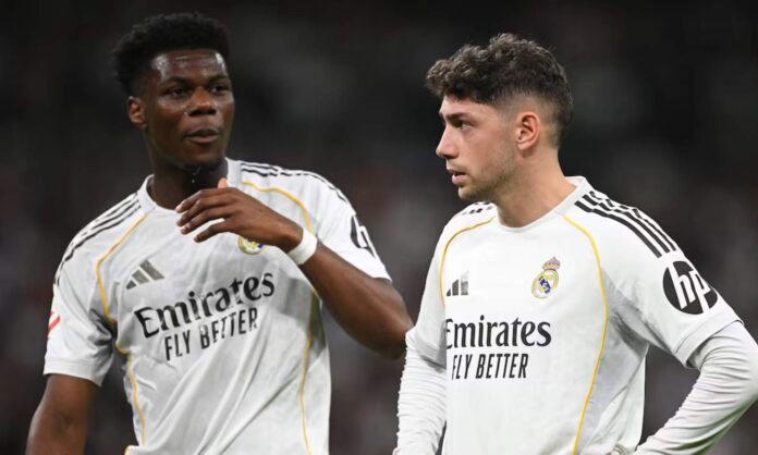 Aurélien Tchouameni y Federico Valverde, durante un partido con el Real Madrid esta temporada.