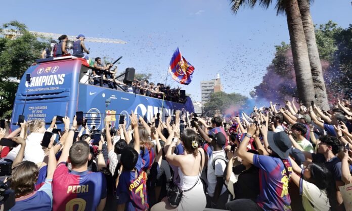 La afición del Barça se ha acordado del Real Madrid en su celebración por la Liga.