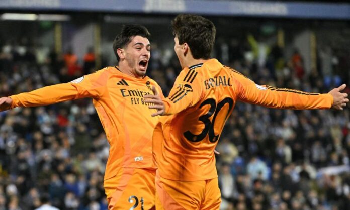 Brahim Díaz y Gonzalo García celebrando un gol con el Real Madrid. 
