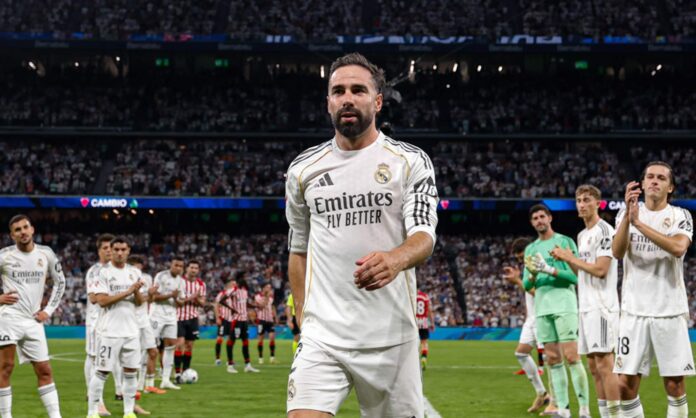 Dani Carvajal y varios jugadores del Real Madrid en su despedida. 