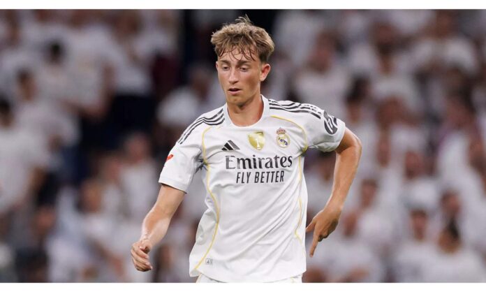 Dean Huijsen, durante un partido de esta temporada con el Real Madrid.