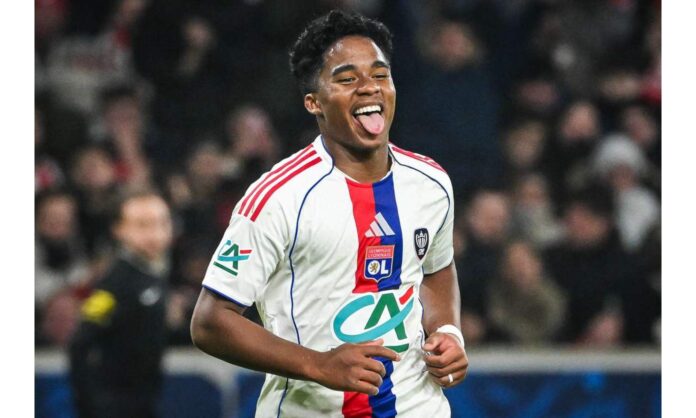 Endrick Felipe, celebrando un gol con el Olympique de Lyon.