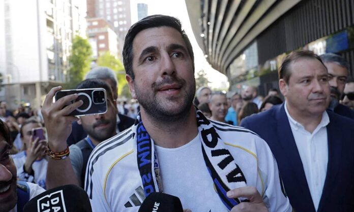 Enrique Riquelme, en los aledaños del Santiago Bernabéu el pasado fin de semana.