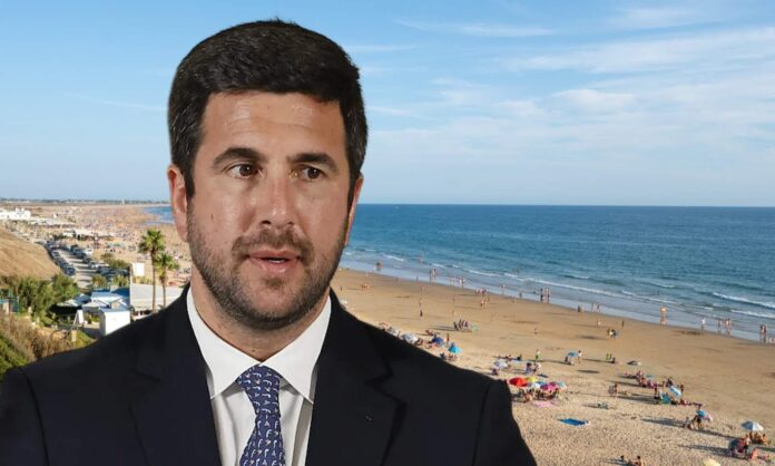Enrique Riquelme disfruta en esta playa para alejarse del foco mediático