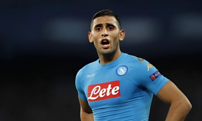 Faouzi Ghoulam, jugando un partido con el Nápoles. 