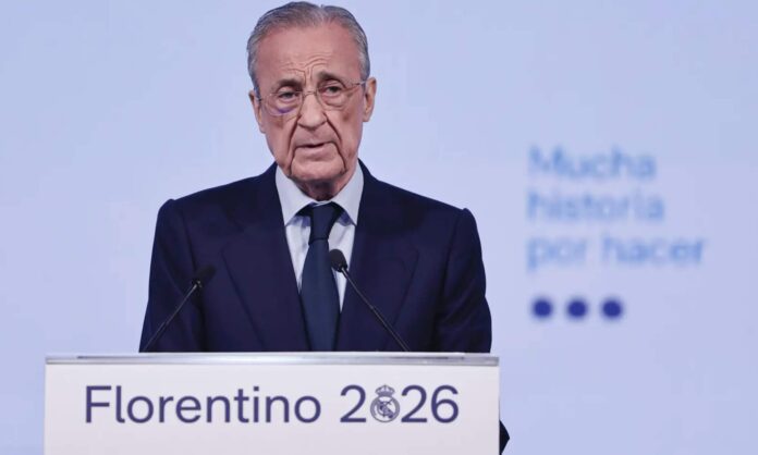 Florentino Pérez, esta tarde, durante la presentación de su candidatura a la presidencia del Real Madrid.