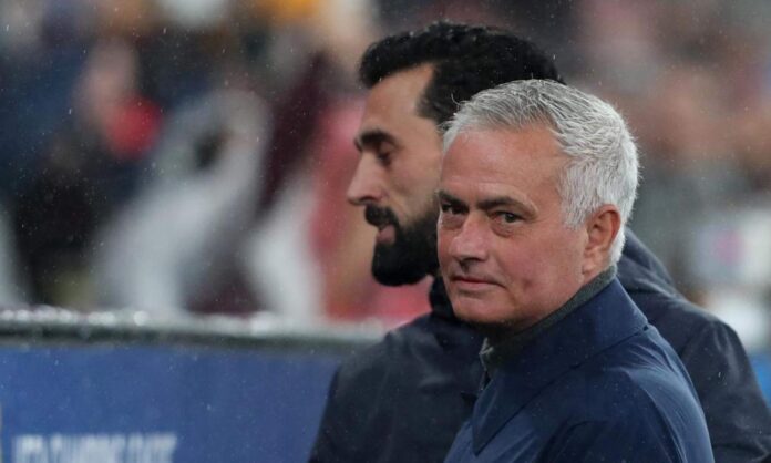 José Mourinho cada vez cuenta con más opciones de ser el sustituto de Álvaro Arbeloa en el Real Madrid.