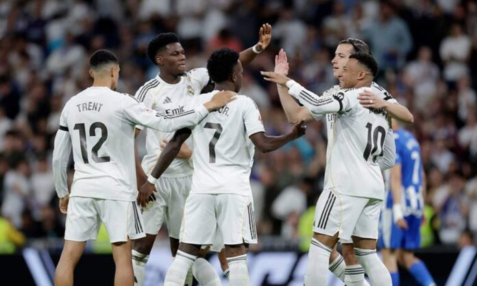 Jugadores del Real Madrid celebrando un gol. 