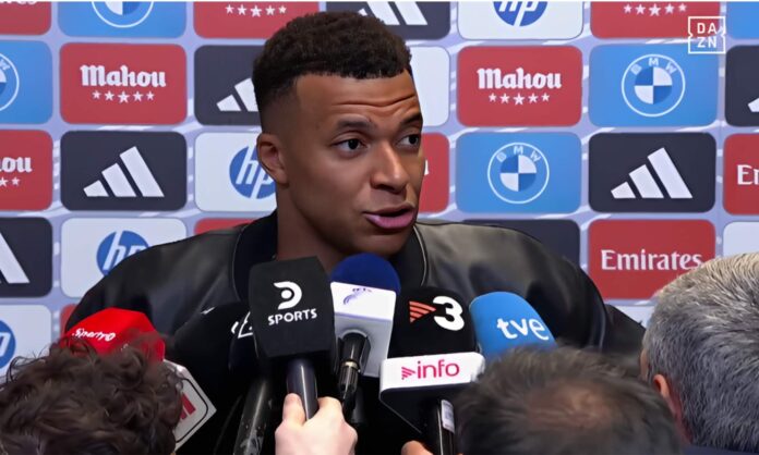 Kylian Mbappé hablando en una rueda de prensa del Real Madrid. 