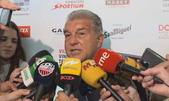 Laporta responde a Florentino tras las acusaciones sobre las Ligas que el Madrid perdió de forma injusta: 