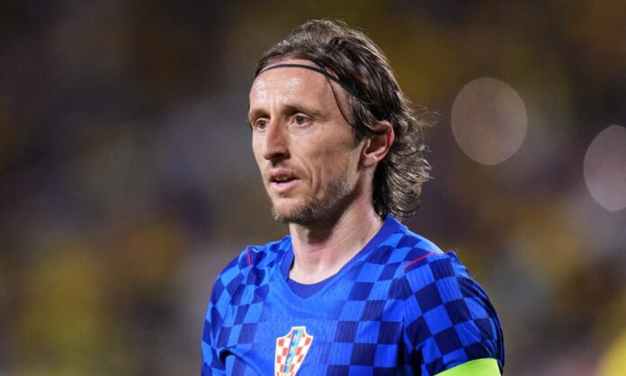 Luka Modric disputando un partido con la selección de Croacia. 
