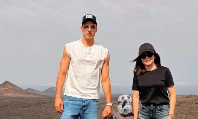 Lunin disfruta de sus vacaciones junto a su mujer e hijo en el archipiélago canario