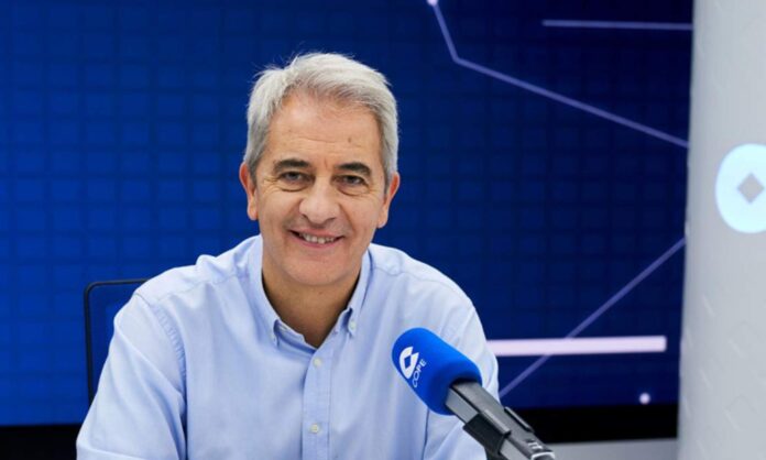 Manolo Lama hablando en COPE. 