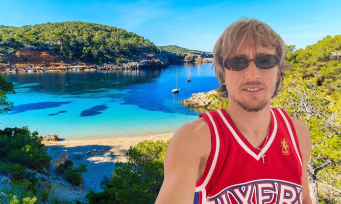 La playa donde desconecta Luka Modric: aguas turquesas, un paseo marítimo frente al Mediterráneo y algunos de los mejores restaurantes de España