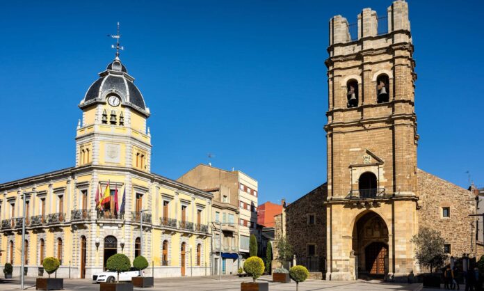 El refugio de Rodri Hernández: pueblo de 10.200 habitantes, 300 murales y al lado de fortalezas medievales

