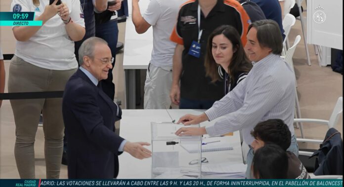 Florentino ya ha votado en las elecciones del Real Madrid y se da un baño de masas

