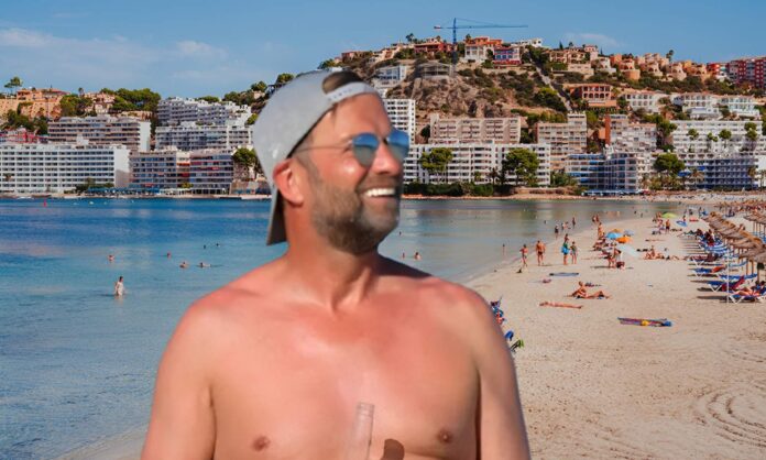 El refugio de Jurgen Klopp en un pueblo de España: 12.000 habitantes, 1,3 kilómetros de playa, aguas cristalinas y un monumento histórico

