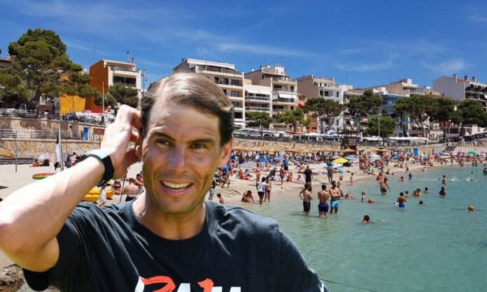 La playa urbana donde desconecta Rafa Nadal: 200 metros de arena fina y dorada, rodeada de un pintoresco paseo marítimo y al lado de un puerto deportivo

