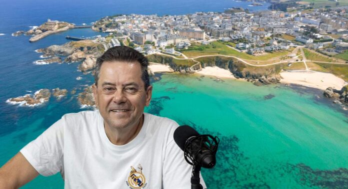 El pueblo pesquero del norte en el que descansa Tomás Roncero: 3.500 habitantes, 12 kilómetros de costa y un faro del año 1859

