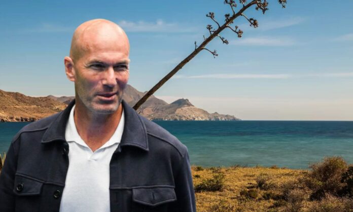 Parece El Caribe porque es un paraíso para nadar, pero esta playa de aguas cristalinas donde desconecta Zidane está al lado de Almería

